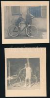 cca 1920-1930 Kerékpáros fiúk, 2 db fotó, 8×7,5 és 8×10,5 cm