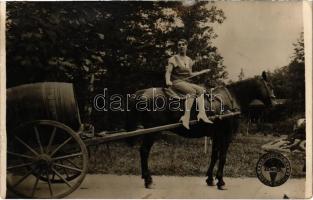 Buziásfürdő, Baile Buzias; hölgy hordót szállító lovasszekéren / lady on a horce cart transporting a barrel. Zenker photo (Rb)