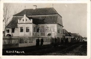 1941 Illyefalva, Ilieni; Séra kúria, kastély, katonák / castle, villa, soldiers. Foto Angelo Köntés photo