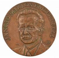 Kalmár Márton (1946-) 1997. Jancsó Miklós emlékérem / UNIVERSITAS SCIENTIARUM MEDICINAE DE ALBERTO SZENT-GYÖRGYI NOMINATA - SZEGED kétoldalas bronz emlékérem (80mm) T:1-,2 patina, ph