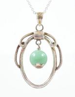 Ezüst(Ag) nyaklánc jáde golyós medállal, jelzett, h: 36 cm, bruttó: 2,6 g