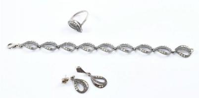 Ezüst(Ag) ékszerszett, karkötő, gyűrű, fülbevalópár, jelzett, bruttó: 16,4 g