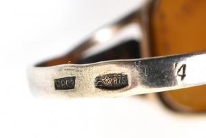 Ezüst(Ag) gyűrűk borostyánnal, jelzett, méret: 54, bruttó: 3 g