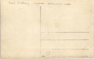 Szerb hadsereg, katonák kitüntetés osztás közben / Serbian Army, medal distribution. photo