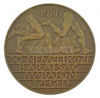 Fritz Mihály (1947-) 1986. 30. Nemzetközi Barátság Maraton - Szeged egyoldalas bronz emlékérem (60mm) T:1- patina, kis ph