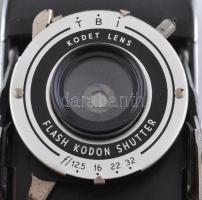 Kodak 620 film fényképezőgép, bőr szíjjal, kisebb kopásnyomokkal / Vintage Kodak 620 film camera