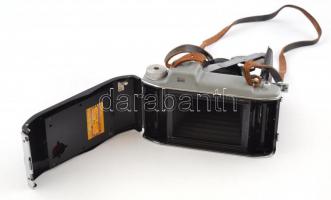 Kodak 620 film fényképezőgép, bőr szíjjal, kisebb kopásnyomokkal / Vintage Kodak 620 film camera