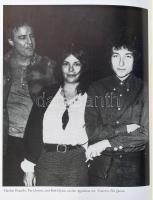 Peter Manso: Brando. The Biography. [Marlon Brando életrajza]. New York 1994, Hyperion, 1118 p. Feke...