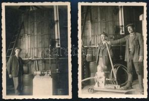 cca 1930 Készülékek egy nagy boroshordóból történő folyadék kezelésére és leszivattyúzására, 2 db fotó, jó állapotban, 8,5×6 cm