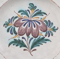 Felső- Szilézia Proskau: Dísztál. Színes, kézzelfestett, ónmázas kerámia. Jelzett. 1763-1769 között....