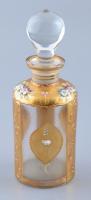 Bohemia jellegű likőrös üveg, aranyozott, plasztikus virágos díszítéssel, üveg dugóval, m: 18,5 cm