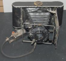 1916 Krauss Rollette típusú harmonika kihuzatos fényképezőgép, időzítővel ellátva, 129,5x7,5cm-es filmtekercs mérettel
