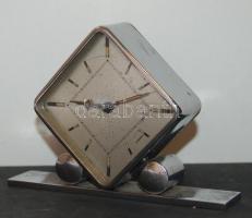 Tetszetős rombusz alakú Art deco asztali óra, működőképes állapotban, 9cm-es magassággal