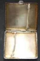 Alpakka cigarettatárca díszes fedéllel és zománcozott betéttel, 8x9cm-es nagysággal