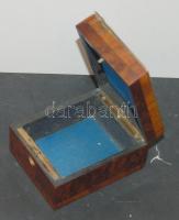 Ódon kis fa ékszeresdoboz, bársony béléssel és sérült zárral