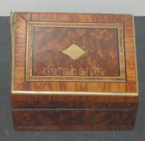 Ódon kis fa ékszeresdoboz, bársony béléssel és sérült zárral