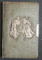 Múlt század eleji emlékkönyv, domborműves előlappal, kis kézi zárral és szinte teljesen üres lapokkal