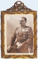 Beregfy (Berger) Károly (1888-1946), a Szálasi kormány később kivégzett hadügyminiszterének nagy méretű képe masszív bronz asztali képkeretben 17x24 cm Keret mérete 23x37 cm