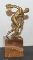 Bronz diszkoszvető kis márvány talapzaton, szép állapotban és 10cm-es magassággal