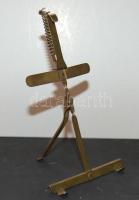 Kis képállvány rézből, rugós rögzítővel az 1900-as évek elejéről (12cm magas)