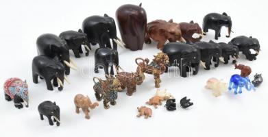 27 darabos elefánt figura gyűjtemény 2-10 cm-ig. faragott fa,. kő, zománcozott réz, csont,