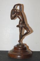 cca 1950 Táncoló női akt szobor bronzból, levált fa talapzattal (javítható), amúgy szép állapotban, 25cm-es magassággal