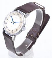 Pobeda kézi felhúzós mechanikus karóra, müködő, jó állapotban, kopott óratok d: 32 mm