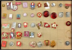 Több mint 1800 darabos jelvény és kitűző tétel hagyatékból, legnagyobbrészt különböző darabok. Vegye...