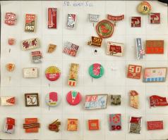 Több mint 1800 darabos jelvény és kitűző tétel hagyatékból, legnagyobbrészt különböző darabok. Vegye...