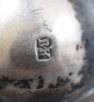 3 db ezüst (Ag) talpú likőrös pohárka. hámozott, anyagában színezett üveg, Jelzett, mesterjegyes 9 c...