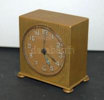 Régi svájci utazóóra, az óra nem az ébresztő viszont működik, külseje szépen megkímélt állapotban (5,5cm magas)