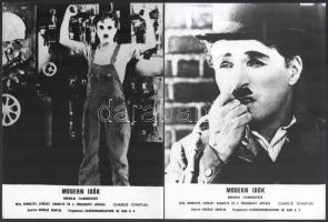 Charlie Chaplin: ,,Modern idők" című filmjének jelenetei és szereplői, 17 db vintage produkciós...