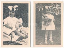 5 db RÉGI fotó: gyermekek és játékaik / 5 pre-1945 photos: children, toys