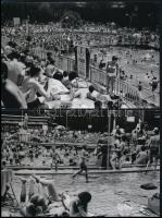 cca 1963 Budapesti strandfürdő, Kalocsai Rudolf budapesti fotóriporter hagyatékából 4 db mai nagyítás, 10x15 cm