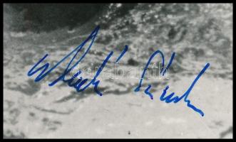 Magyar olimpiai bajnok sportolók autográf aláírásai őket ábrázoló kivágásokon : Papp László, Kocsis ...