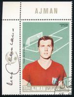 Franz Beckenbauer (1945-) világbajnok német labdarúgó, autográf aláírása, őt ábrázoló bélyegen