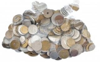 ~1kg vegyes érmetétel, közte Spanyolország, Románia stb T:vegyes ~1kg mixed coin lot from Spain, Romania etc. C:mixed