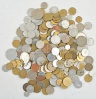~1kg vegyes érmetétel, közte Belgium, Csehszlovákia stb., de nagyrészt Spanyolország, Románia T:vegyes ~1kg mixed coin lot from Belgium, Czechoslovakia etc. but mostly from Spain and Romania C:mixed