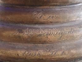 Ezüst (Ag) talpú kék kristály kínáló, jelzett, közepében nagyobb feszültséggel, használatát nem befo...