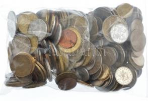 Vegyes, magyar és külföldi érmetétel mintegy ~1kg súlyban T:vegyes Mixed, Hungarian and foreign coin lot (~1kg) C:mixed