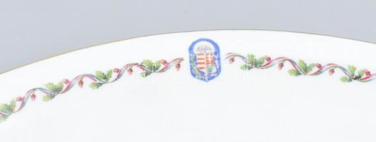 cca 1930 Vitézi rend jelvénnyel díszített Zsolnay sültes tál, matricás, jelzett, sérült / Zsolnay ch...