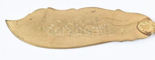 Ezüst (Ag) nyelű halas kínáló dobozban, jelzett, sérülésekkel, cca. nettó: 40g, h: 26-28 cm