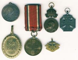 11 db klf főleg katonai kitüntetés, benne bolgár, német, magyar T:vegyes