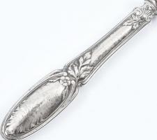Ezüst (Ag) nyelű tortalapát, jelzett, cca. nettó: 10 g, h: 21,5 cm