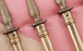 Ezüst (Ag) nyelű desszertes készlet, jelzett, dobozban, h: 18 cm, cca. nettó: 144 g