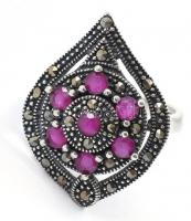 Ezüst(Ag) gyűrű szintetikus rubinnal, jelzett, méret: 57, bruttó: 5,8 g