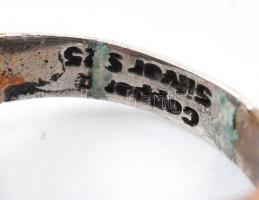 Ezüst(Ag) gyűrű szintetikus rubinnal, jelzett, méret: 57, bruttó: 8,68 g