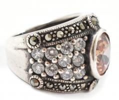 Ezüst(Ag) gyűrű kövekkel gazdagon kirakva, jelzett, méret: 51, bruttó: 9,9 g