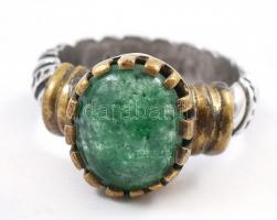 Ezüst(Ag) gyűrű gyökérsmaragd kővel, jelzett, méret: 56, bruttó: 9,16 g