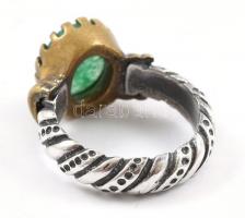 Ezüst(Ag) gyűrű gyökérsmaragd kővel, jelzett, méret: 56, bruttó: 9,16 g